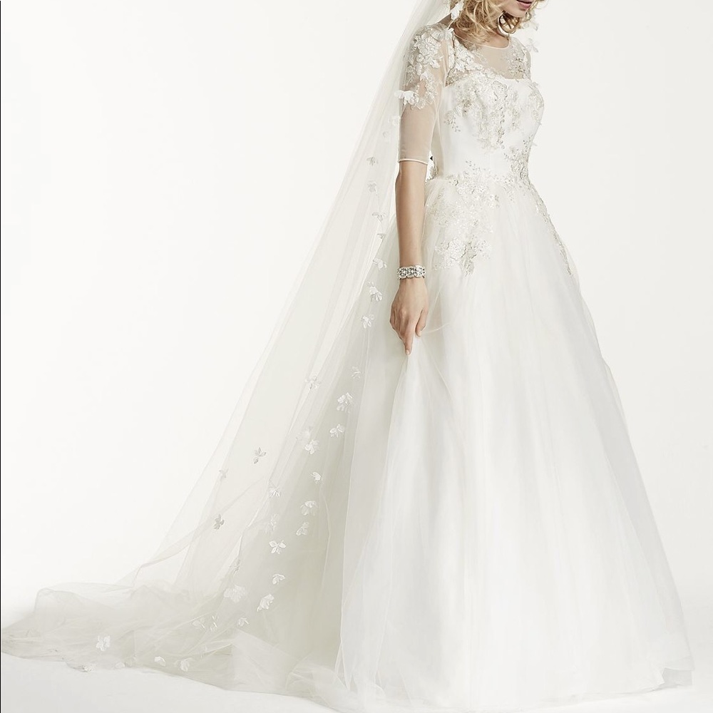 NWT David’s Bridal Single Tier Flower Veik